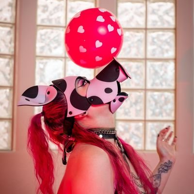 {18+} Fetish Artist & Performer. Chaotic Switch. Content Creator. 6+ Year BDSM | Fetish Pro. Goth. Queer. She/They. Pigstress | Piglet 🐽