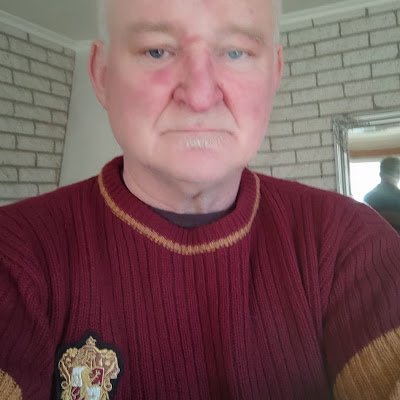 Sur gubbe som älskar djur mer än människor!
Grumpy old man who loves animal more than people, you also get there a certain age!
:)