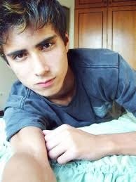 meu nome é bruno novelli eu fiquei famoso na net depois de começar a doar fotos nos blogs só não esperava ficar famoso depois rsrs.