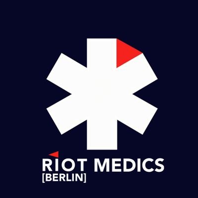 Riot Medics begleiten mit einem Sanitätsdienst Demonstrationen gegen Rassismus, Faschismus, Sexismus und für Toleranz und Umweltschutz.
