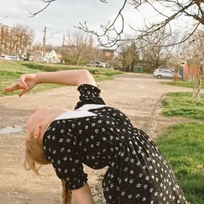 she/живу в лесу,мечтаю о бас гитаре и сбежать.
кому вдруг интересно то я периодически веду инсту
168