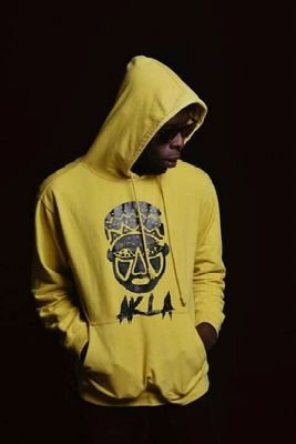Artiste en herbe togolais d'origine congolaise habitant à Lomé membre d'un groupe la KV7 (King's Valey 7 ou 7eme Vallée des ROIS) 28 ans