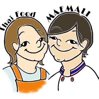 皆様のおかげで12年目🇹🇭タイ人親子の小さなタイ料理屋メーマリ🌺娘のマリがつぶやいています…🙃外観イマイチ！一番奥！だけど入ってみて👌💕日替わりランチセットはドリンクとサラダ付で880円！平日11-14土日11:30-15,ディナー18-21水曜定休