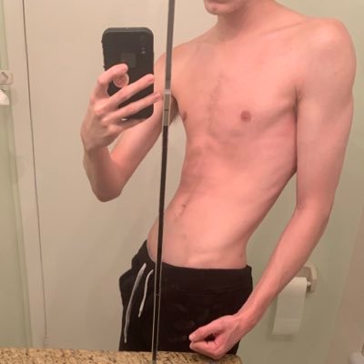 22yo ~ 6’6 ~ skinny gamer