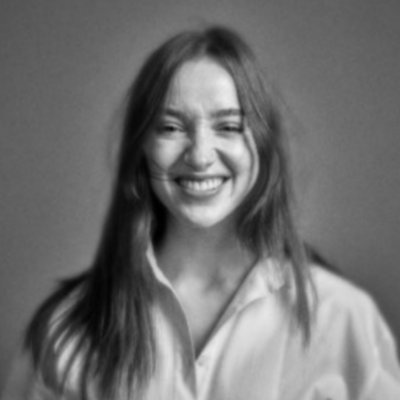 gifs of british actress phoebe dynevor| made by me