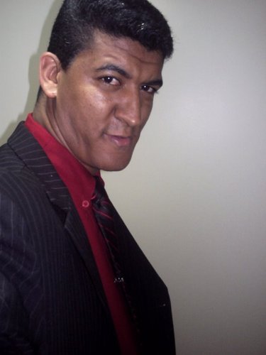Sou alegre, curto aventura e sou principalmente um bom amigo.