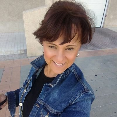 Amante de la Literatura, la Poesía, la Pedagogía, la Psicología, la Psiquiatría y mi perro. Y mamá de Carlos y Ángela.