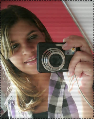 Pensando bem,não me arrependo do que fiz..tudo valeu, por um momento fui feliz...más não fáz mal,na vida tudo tem um porque !