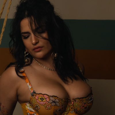 hellokiary's profile picture. 🧚🏻‍♂️let me fulfill your fantasy💕