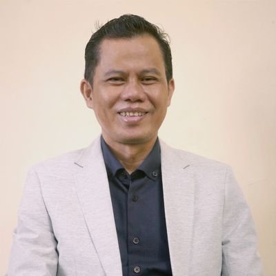 m_nurfatoni's profile picture. Kolumnis. Editor. Direktur Kanzun Books. Penyuka buku dań fotografi. Menulis itu mudah karena cukup memulainya dengan huruf 'M'.