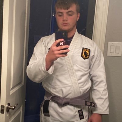 My name is Jordan smith and i live in Dayton I play JV football and I do MCJORTC and I do jiu jitsu