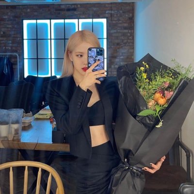 2Ml2A_'s profile picture. วุ่นวายกับการทำงานก็พอแล้วเนอะ