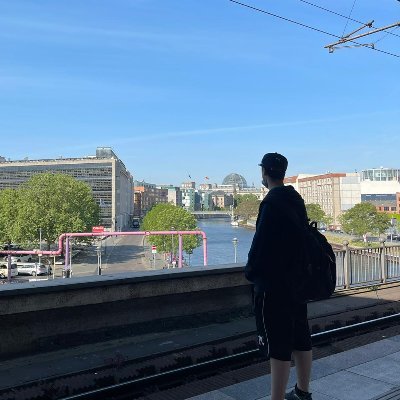 22 Jahre Restaurantfachmann, Streamer auf Twitch (Wiesoolli)
Insta: https://t.co/Zj7YNUiC4E…