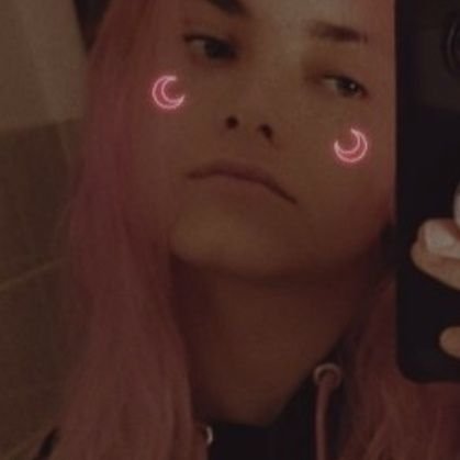 lurchrange's profile picture. (20.06.2035)  #LaFamilia #TheLurchofus #handherz #phronkh #panik #METT #Mopsgeschwader
🦎