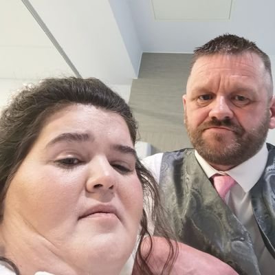 My wife and my kids are my life
Leeds united are my team
Enjoy life