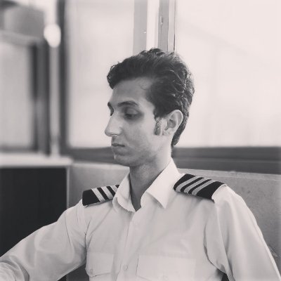 Cadet_Mohajer's profile picture. دریانورد عاشق شعر 🌊
شاعر عاشق دریا 📚
卐