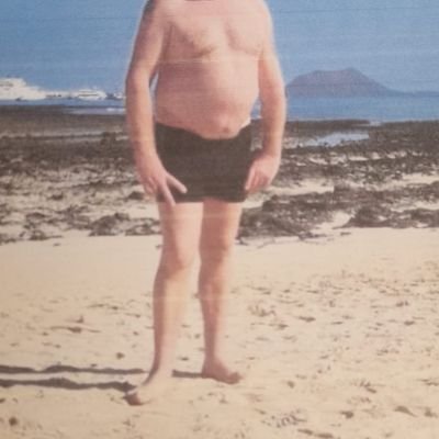 58yrs old 2023 married,  kids grandkids and great grandkids muddling through life, love to cook , travel , scuba dive I'm in the UK not the USA
