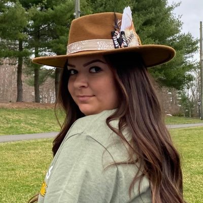 nicole_baglivo's profile picture. probably on the beach or making custom denim jackets ✨