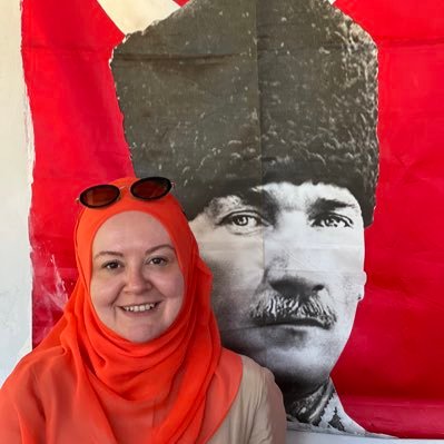 Vatanını, milletini ve Ata'sını seven bir anne, eş, eğitimci. B.Ü Matematik-İ.Ü Tarih