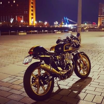 はじめまして！SR400に乗ってます！
カフェレーサー大好き😎しかしスピードは出せません。鈍亀でゆっくりゆっくり。
SR筋トレ部
生息地:北九州　ヘッダーは峰子画伯作。まことにありがとう！
不定期更新のつべはこちら🐖https://t.co/RpVqcqcwUE