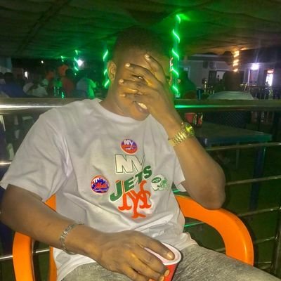 OluwaferanmiOy7's profile picture. Reading