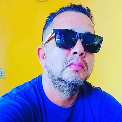 sou uma pessoa muito honesta e amiga sempre tento ajudar os outros !!