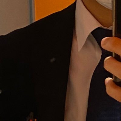 20代前半 B とにかくスーツが好きです。あとサウナ。