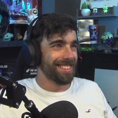 Demi finaliste de la Nissan GT SPORT CUP à Barcelone (en vrai c'est pas si fou), Streamer sur ACC, GT7 etc, je fais de mon mieux. Point