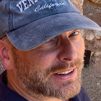 ThomasTheobald's profile picture. Family man, football fan, Tesla enthusiast. Ð.