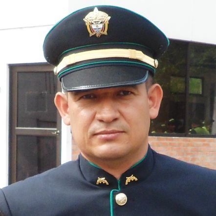 intendente de la policía en uso de buen retiro , progresista, anti religioso, pacto histórico , Colombia humana , Petro presidente 2022