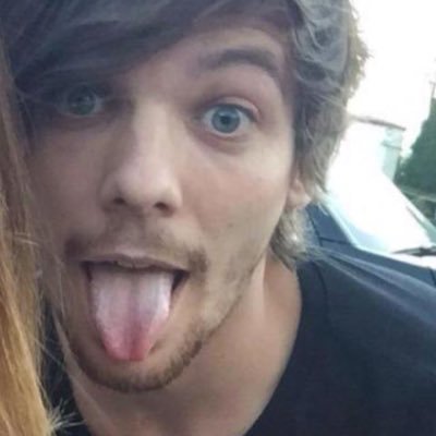 Iouisvans's profile picture. "I wear vans everyday to be fair" he doesn't anymore