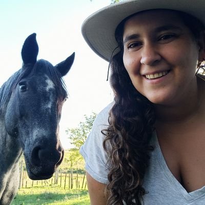 Politóloga escapada al agro.
Defensor 💜
Dormir no estaba tan sobrevalorado al final.