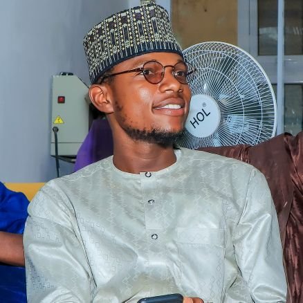 Mustpha_14's profile picture. B E    Y O U R    S E L F