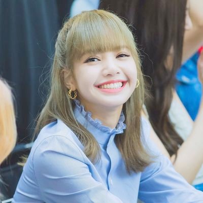 เป็นลิลลี่ คะ💛รัก LISA มาก🌻😻🍓
สายเทรน 👑: QUEEN #LISA 👑
💜💛💚🥇🏆🎉👑🍓😻🍀🌟