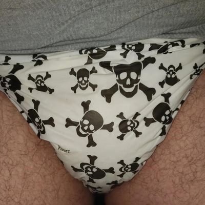 Im a 31 year old baby boy that likes diapers and I still wet the bed almost every night. I dont send money or gift cards.