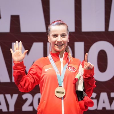 ▪️Olympian #Tokyo2020🇹🇷 ▪️Dünya Şampiyonu x2 🥇Dünya Oyunları 🥇▪️ Avrupa Şampiyonu x5 🥇▪️Avrupa Oyunları 🥇 Akdeniz Oyunları 🥇▪️Beden Eğitimi Öğretmeni