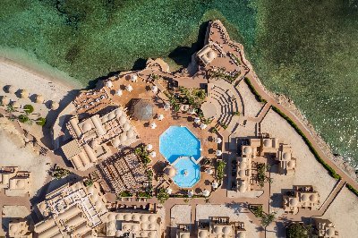 5-star resort located in a beautiful bay right on the Red Sea