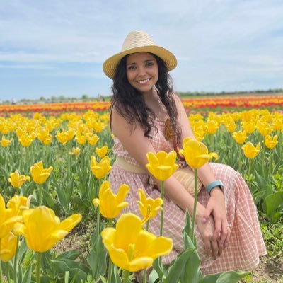 gloriaz93's profile picture. 