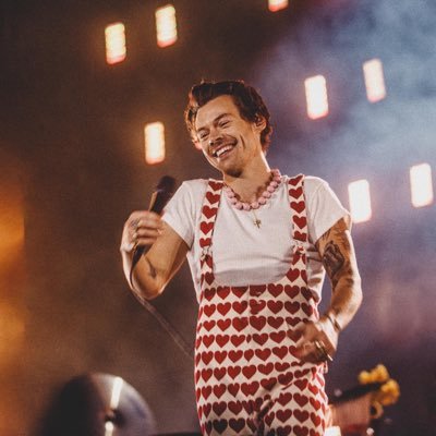 «I guess some queens don’t need a crown» | she/her | 23 anni, studio all’università ma Louis e Harry mi riempiono la vita