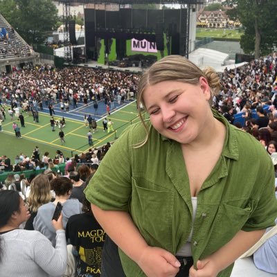 marissasette's profile picture. blowing on a dandelion