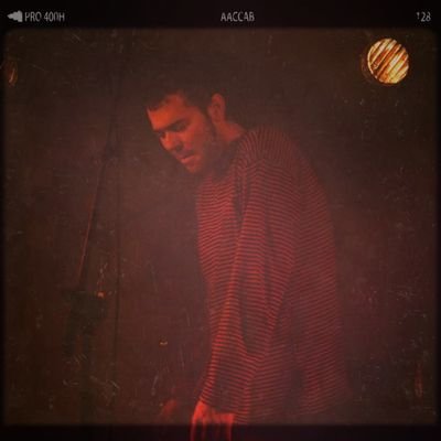 MaScHiNaS's profile picture. Ūn BūSçªdºR Dę SęÑªLęS
Las veces que he vencido, él sueño me devuelve a la realidad. Entonces siento que muero por dentro, otra línea tachada en el corazón.