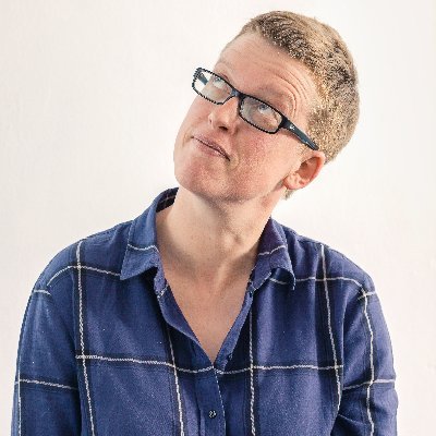 Rehabilitated lawyer, plain language fanatic, (extremely) amateur skateboarder, humour researcher, (un)professional speaker, etm...