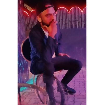 pre_shaan's profile picture. شوقِ کمال بھی نہیں.. خوفِ زوال بھی نہیں