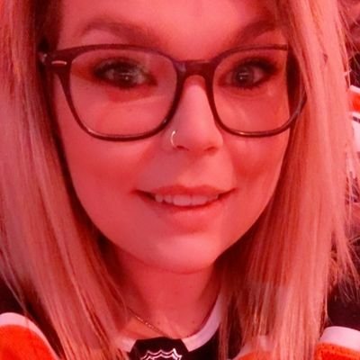 Hockey mom to 1 hockey queen and 3 wild barbarians. Female hockey stan. Here for #HockeyTwitter and #LetsGoOilers