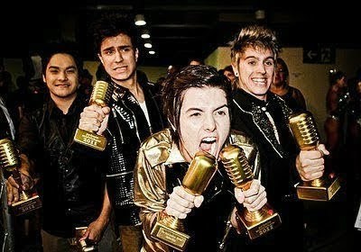 Fc dedicado as Fãs da Restart e aos nossos Ídolos @pelanzarestart @pelurestart @Thomasrestart @kobarestart @rockrestart.
Donas:Thainara,Thaciane, Letícia.