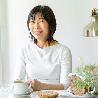 ライター、書籍編集者。2002年〜2020年7月ベルリン在住、2020年8月〜東京。『ドイツの家と町並み図鑑』(エクスナレッジ)ほかドイツ関連の著書多数。たてもの、塔、市壁の鑑賞・撮影と酒場が大好き。ベルリン・ブランデンブルク探検隊で趣味活動。新刊『ドイツの心ととのうシンプルな暮らし 365日』自由国民社より発売!