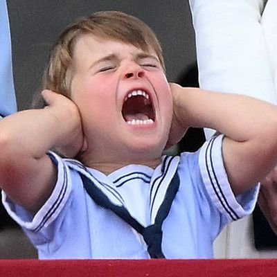 MawriterIa's profile picture. Does not think a zombie apocalypse would be cool.