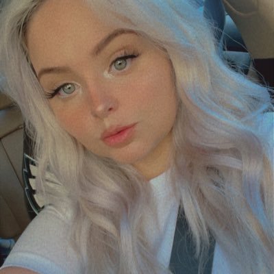 vicbitchia's profile picture. My mom doesn’t call me Vicbitchia no reason