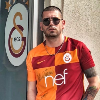 Bizim Hiç Toz Pembe Hayallerimiz Olmadı Hepsini Sarı Kırmızıya Boyadık 💛❤️