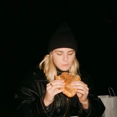 chinchilley's profile picture. writer, mental health advocate and chocolate chip cookie connoisseur